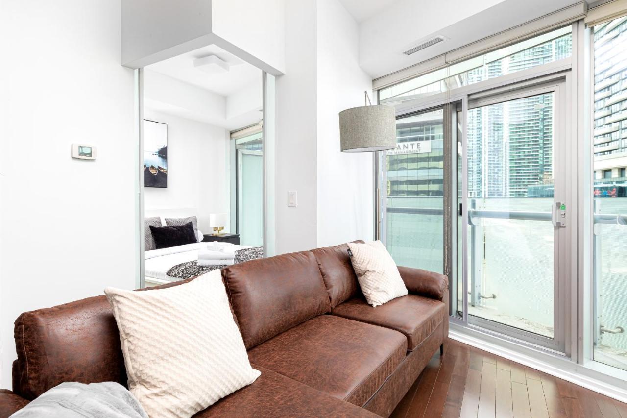Downtown Toronto Condo Mins From Scotiabank Arena, Tiff, Cn Tower, Union, Mtcc Экстерьер фото