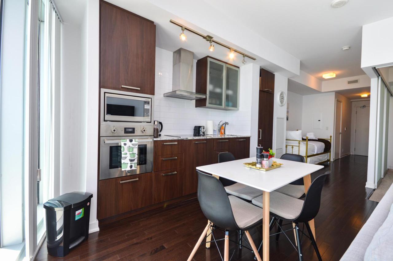 Downtown Toronto Condo Mins From Scotiabank Arena, Tiff, Cn Tower, Union, Mtcc Экстерьер фото